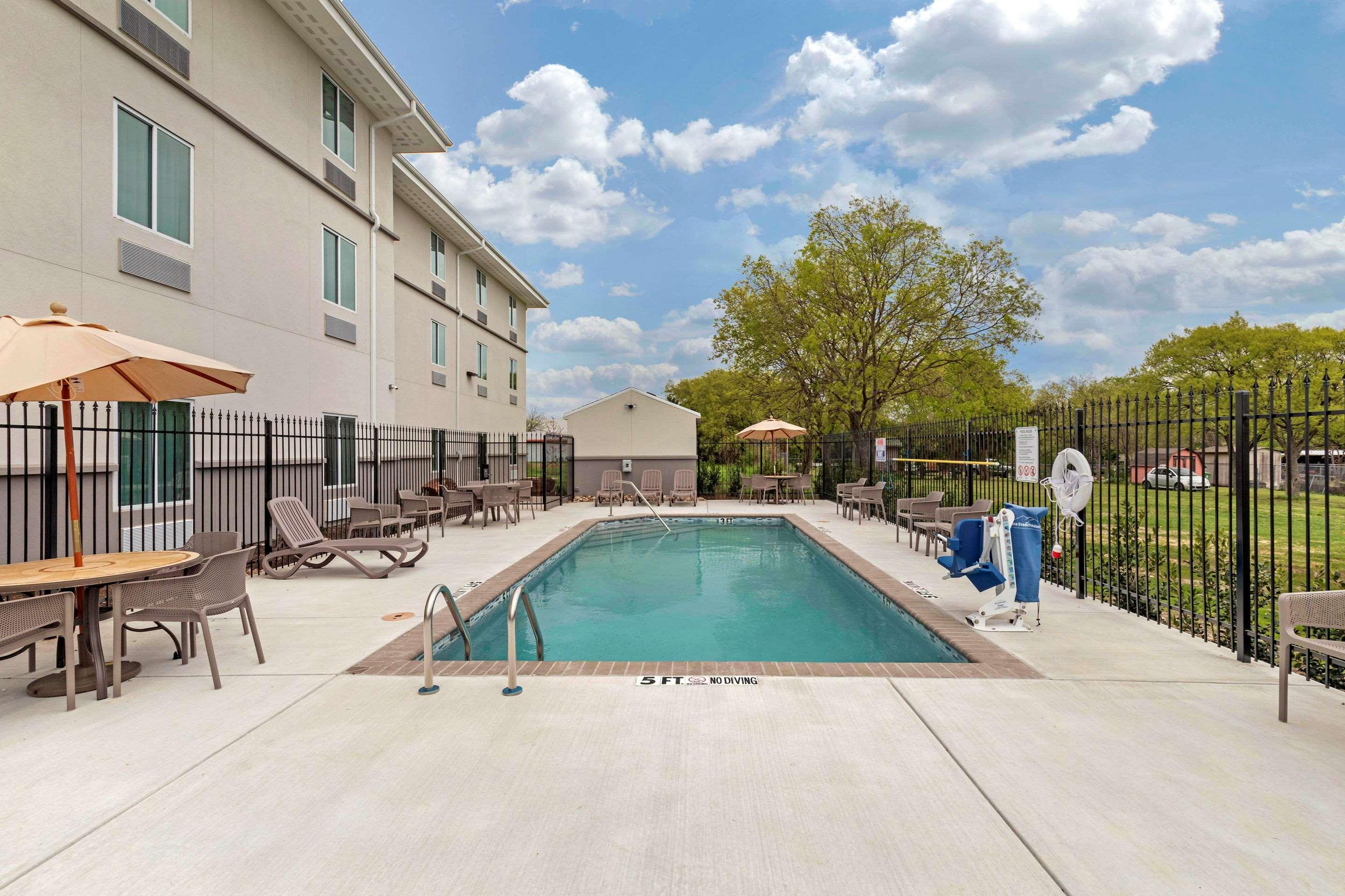 Mainstay Suites Lancaster Dallas South מראה חיצוני תמונה